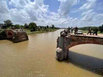 Restoration work at collpased British era bridge in MP begins