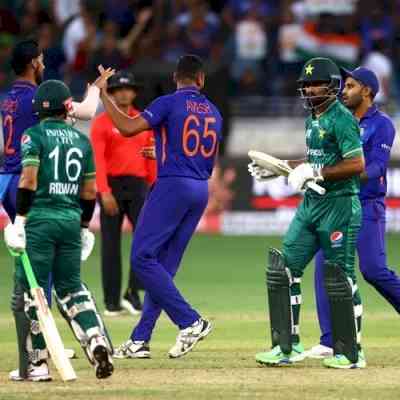 Asia Cup 2022, IND vs PAK: Fakhar Zaman walks off without appeal, earns praise from fans