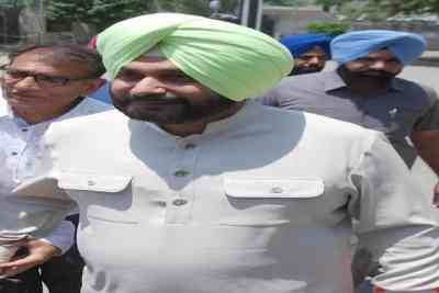 Navjot Sidhu does about-turn in multi-crore corruption case against former Congress minister