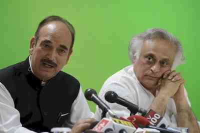 Azad justifying treachery every minute: Jairam