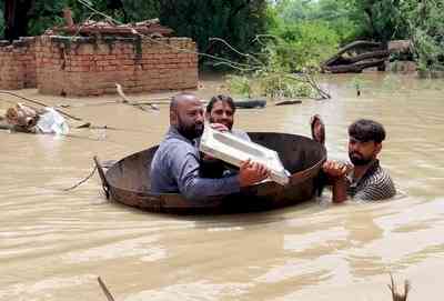 Flood in Pakistan claims over 1,000 lives