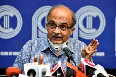 SC closes contempt proceedings against Prashant Bhushan, Tarun Tejpal