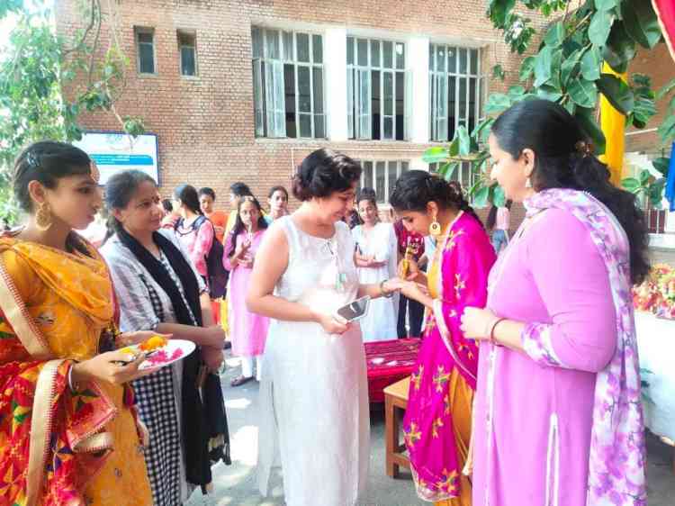 Home Science College celebrates ‘Ganesh Chaturthi and Teej’