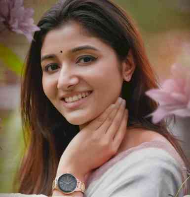 Mirnaa to play female lead in Allari Naresh-starrer 'Ugram'