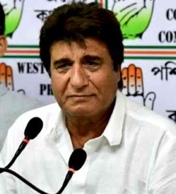 Raj Babbar praises Jan Dhan Yojana at Cong rally, Manish Tewari skips occasion