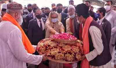 B'desh PM Sheikh Hasina dances with folk artistes in Jaipur, visits Ajmer Dargah