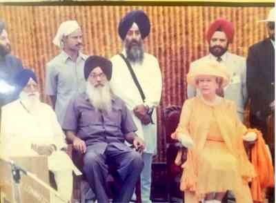 When Queen Elizabeth II visited Golden Temple, Jallianwala Bagh in 1997