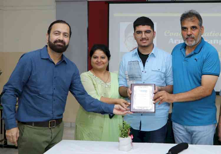 Dikshant School felicitates its alumnus NEET AIR 7 rank holder Arpit Narang