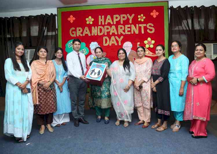 CT Public School and Mirchi marks Grandparents Day