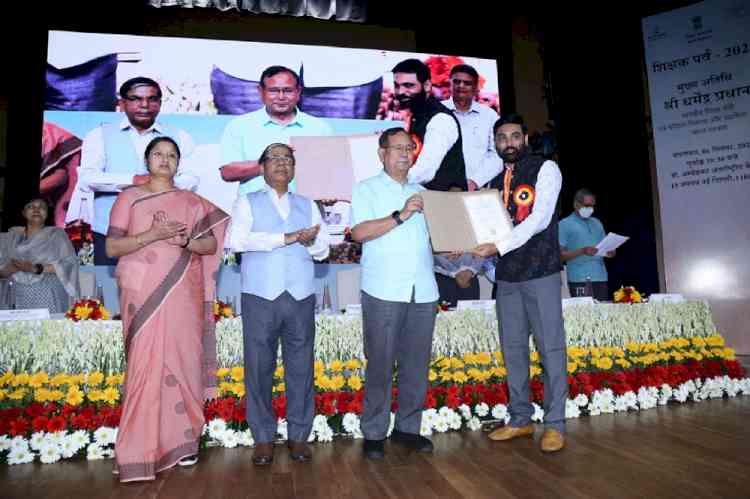 Seasoned pedagogue at KL Deemed-to-be University bestowed with AICTE National Technical Teacher Award