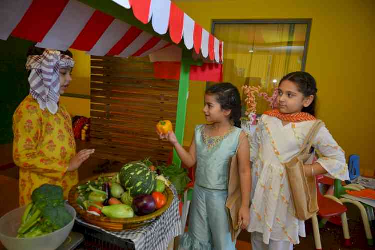 Ivy World Playschool, Civil Lines organized ‘Vegetable market activity’ for the tiny tots