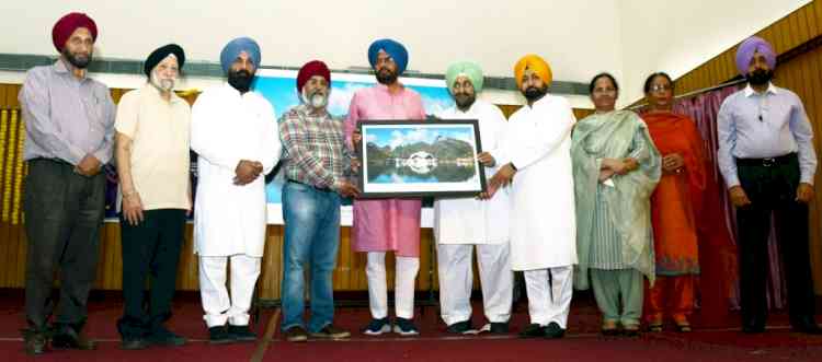 Sri Hemkunt Sahib poster released