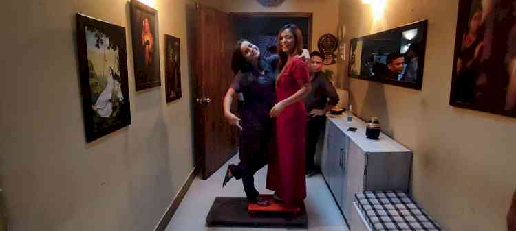 Female leads of Sony SAB's 'Wagle ki Duniya' use a surprising jugaad to match the height of the male actors!