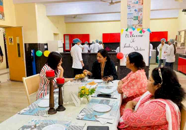 Cafeteria organized at GHSC-10 on concluding day of Poshan Maah