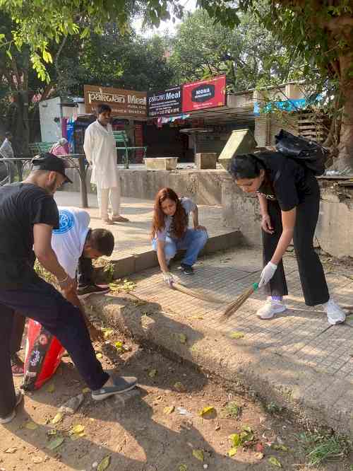 Cleanliness Drive (Swachchta Abhiyan) organized at Students Centre, Panjab University to mark Gandhi Jayanti