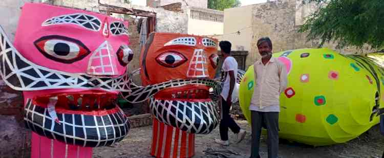 Effigy makers in distress due to rising prices of raw material 