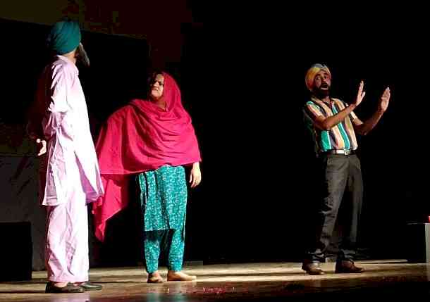 Comedy drama Ishq Remix made 5th evening of ongoing Natyam Festival full of laughter
