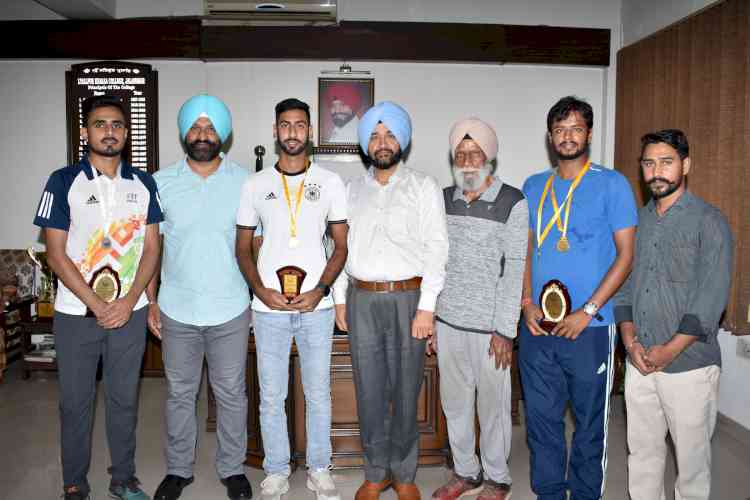 Students of Lyallpur Khalsa College Jalandhar won tennis trophy in sports fair