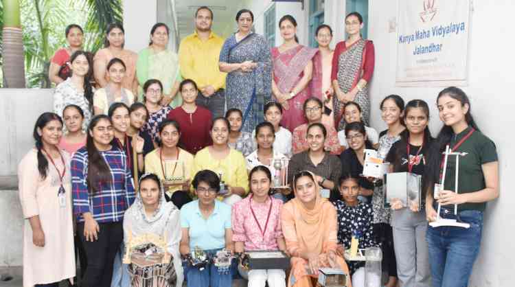 KMV organises ANUBHOOTI- 2022 - a student-student mentoring workshop for the students