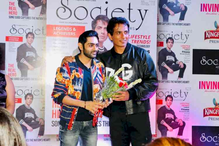 Actor & Celebrity Talk Show Host Karan Singh Chhabra felicitated by Bollywood Star Sonu Sood