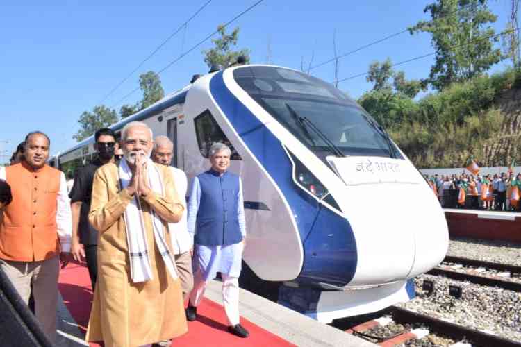 PM Narendra Modi lays foundation stone of 1923 crore Bulk Drug Park, inaugurates IIIT and flags off Vande Bharat Express at Una