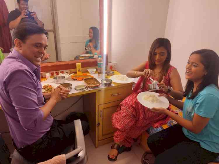 Friends that eat together, stay together! Sony SAB’s Wagle Ki Duniya cast never miss their lunchtime bonding session
