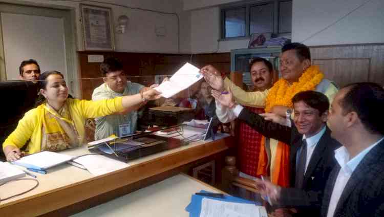 About 250 workers and office bearers of Dharamshala Mandal of BJP collectively resigned