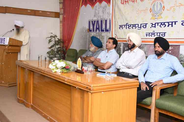 Seminar on origin of Punjabi language in Khalsa College