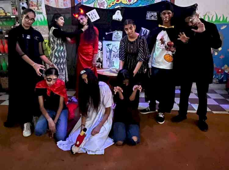 DIPS Children reached school wearing ghost, magician's masks and enjoy Halloween party