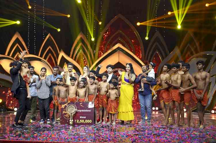 DRONA ACADEMY LIFT THE PRESTIGIOUS TROPHY OF VELLUM THIRAMAI AT GRAND FINALE