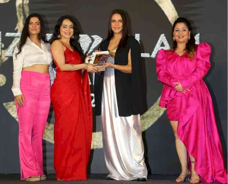Actress Neha Dhupia felicitates Garam Masala Actress Nikita Rawal with Bizz Glam Awards 