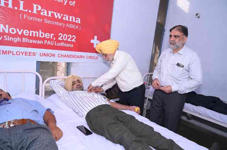 State Bank of India Employees’ Union, Chandigarh Circle organized a Blood Donation Camp today