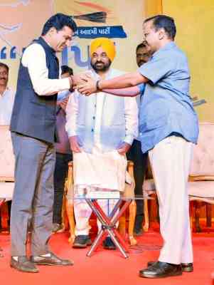 Isudan Gadhvi is AAP's CM face in Gujarat, announces Kejriwal