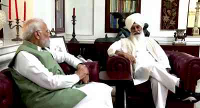 Modi visits influential Radha Soami sect in Punjab