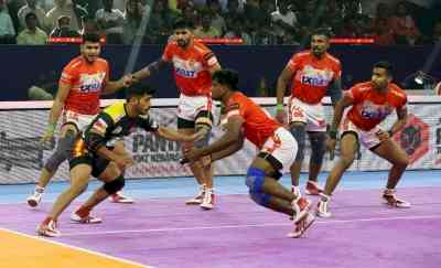 PKL 9: Parteek Dhaiya leads Gujarat Giants to a thrilling win over Bengaluru Bulls