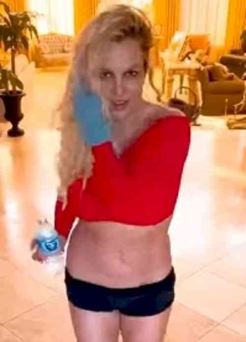 Britney Spears suffers nerve damage on right side of her body