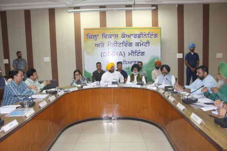 MP Ravneet Singh Bittu directs NHAI officials to ensure timely completion of ongoing road projects