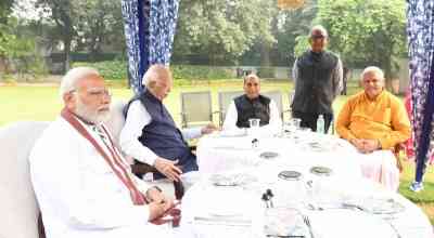 PM Modi, Rajnath visit L.K. Advani on 95th b'day