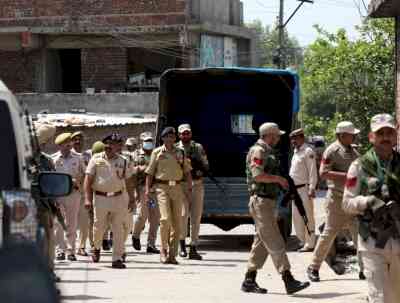 J&K police arrests hybrid terrorist in Awantipora