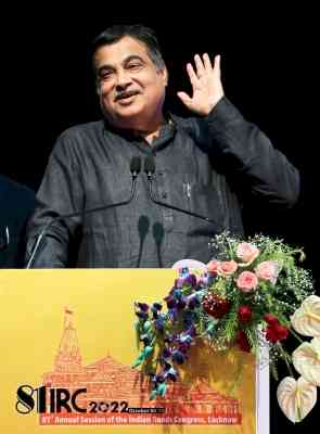 Economic reforms by Manmohan Singh as Finance Minister gave new direction to India: Gadkari