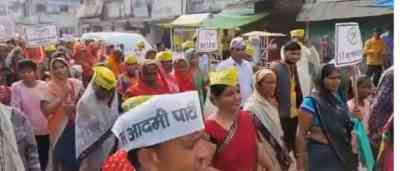 AAP launches 'jhadu chalao' campaign in UP