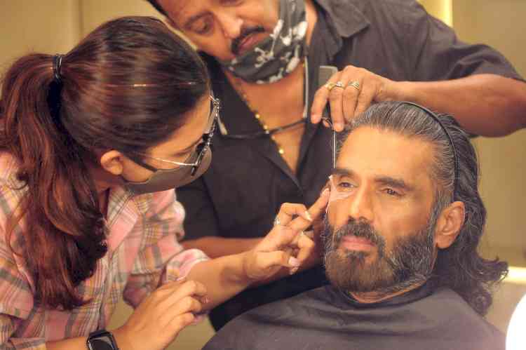 Suniel Shetty ages himself to look like the formidable Thalaivan in Dharavi Bank