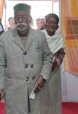 90-yr-old casts his vote at school opened in 1890 in Himachal