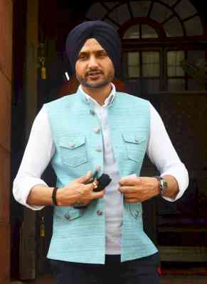 Harbhajan Singh in AAP's star campaigners' list for Gujarat polls