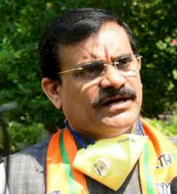 Congress, BJP trade barbs over fertiliser 'shortage' in Madhya Pradesh