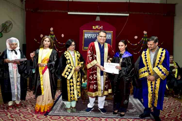 Sanjeev Arora, MP distributes degrees to 750 students at GCG
