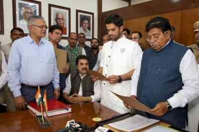 Haryana: BJP's Bhavya Bishnoi takes oath as Adampur MLA