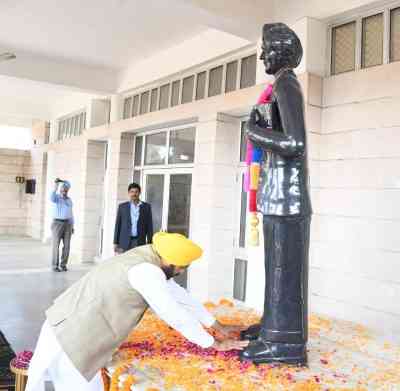 Confer Bharat Ratna on martyrs Bhagat Singh, Kartar Singh Sarabha: Punjab CM