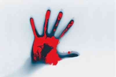 Man strangles girlfriend after heated argument over Rs 5,000