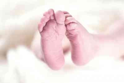 Woman delivers baby on road in Tirupati